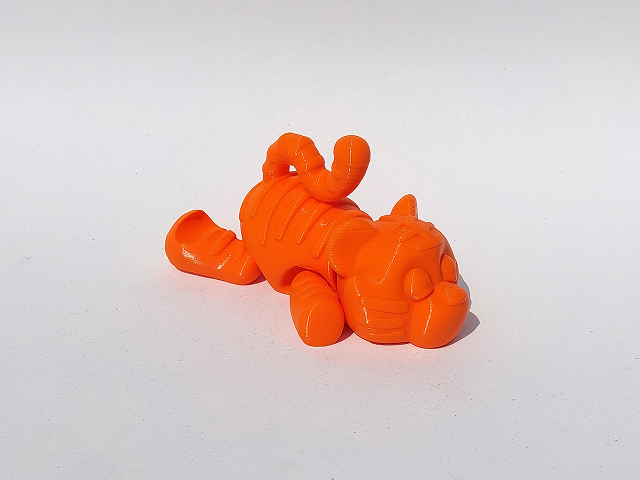 Tigriukas lankstus telefono laikiklis 12013-3